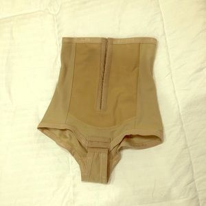 NWOT Bellefit corset